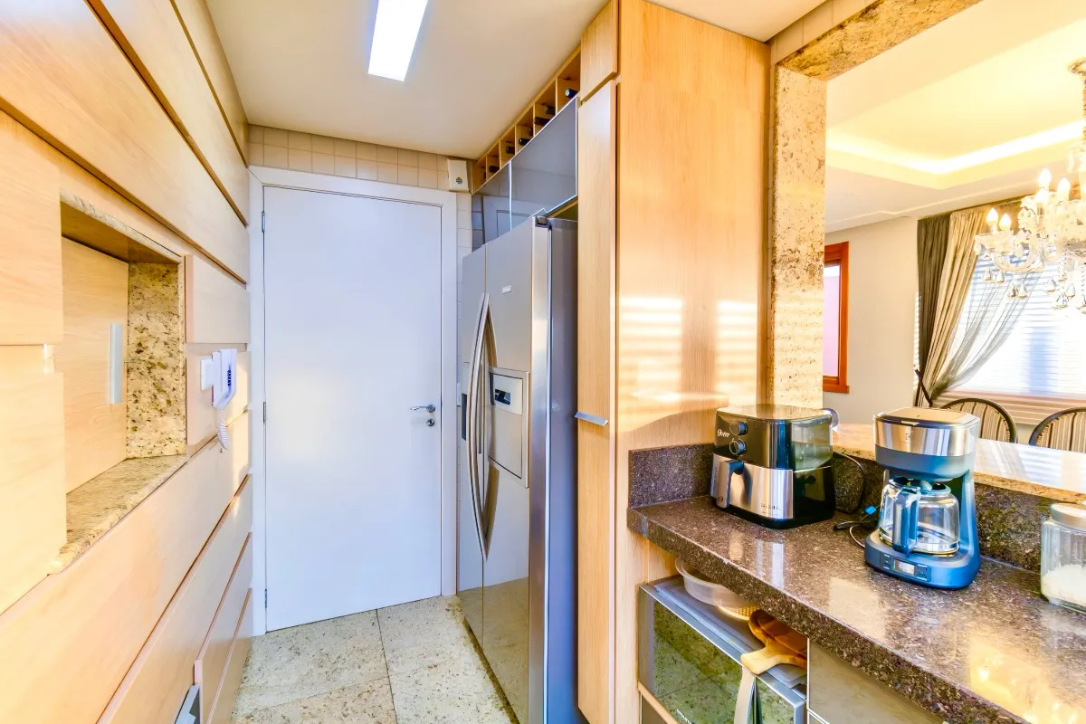 R$ 1.950.000 | 153M&sup2; | 3 DORM | 1 SU&Iacute;TE | 3 VAGAS Rua Regente Porto Alegre - 