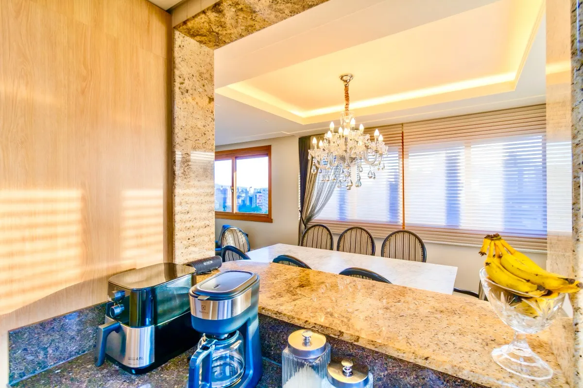 R$ 1.950.000 | 153M&sup2; | 3 DORM | 1 SU&Iacute;TE | 3 VAGAS Rua Regente Porto Alegre - 