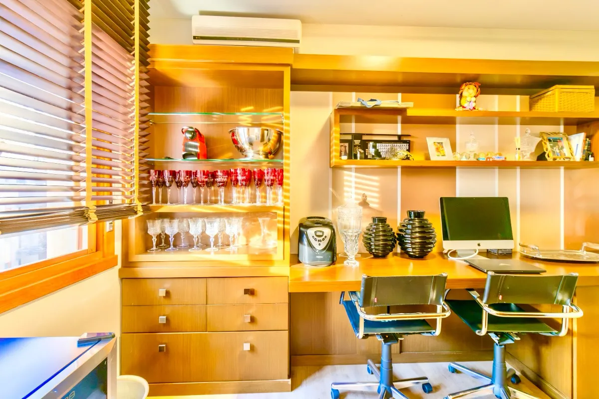R$ 1.950.000 | 153M&sup2; | 3 DORM | 1 SU&Iacute;TE | 3 VAGAS Rua Regente Porto Alegre - 