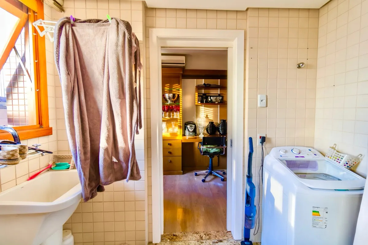 R$ 1.950.000 | 153M&sup2; | 3 DORM | 1 SU&Iacute;TE | 3 VAGAS Rua Regente Porto Alegre - 