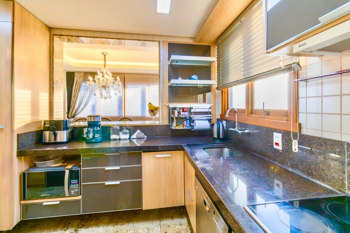 R$ 1.950.000 | 153M&sup2; | 3 DORM | 1 SU&Iacute;TE | 3 VAGAS Rua Regente Porto Alegre - 