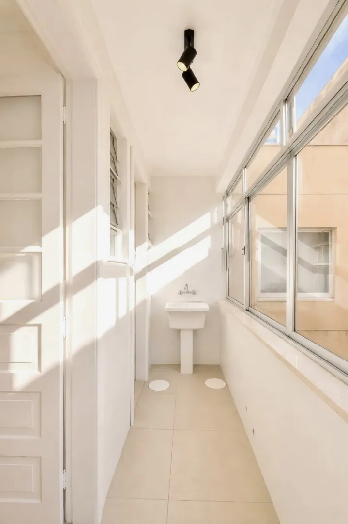 R$ 660.000 - APARTAMENTO - REFORMADO - 93M2 - 3 DORM - SU&Iacute;TE - ELEVADOR - 1 VAGA Rua Fernandes Vieira Porto Alegre - 