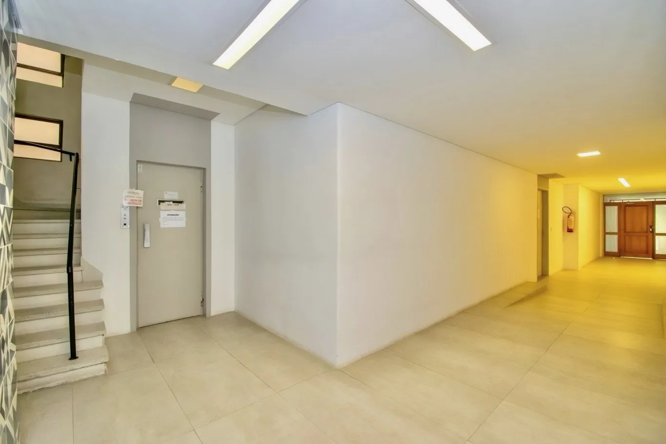 R$ 660.000 - APARTAMENTO - REFORMADO - 93M2 - 3 DORM - SU&Iacute;TE - ELEVADOR - 1 VAGA Rua Fernandes Vieira Porto Alegre - 