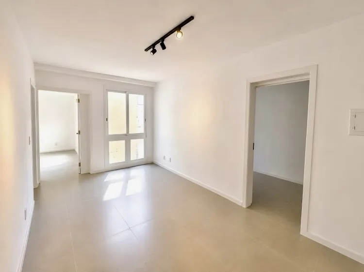 R$ 660.000 - APARTAMENTO - REFORMADO - 93M2 - 3 DORM - SU&Iacute;TE - ELEVADOR - 1 VAGA Rua Fernandes Vieira Porto Alegre - 