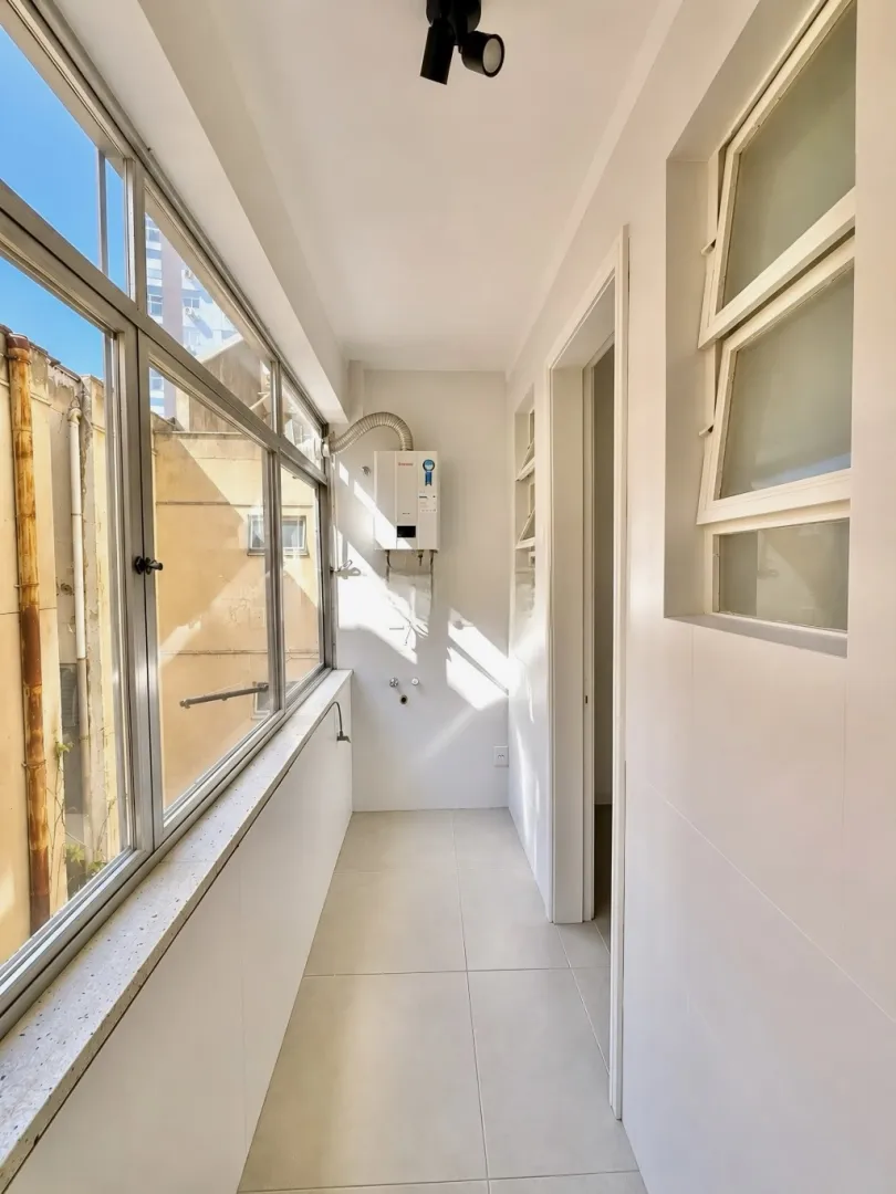R$ 660.000 - APARTAMENTO - REFORMADO - 93M2 - 3 DORM - SU&Iacute;TE - ELEVADOR - 1 VAGA Rua Fernandes Vieira Porto Alegre - 