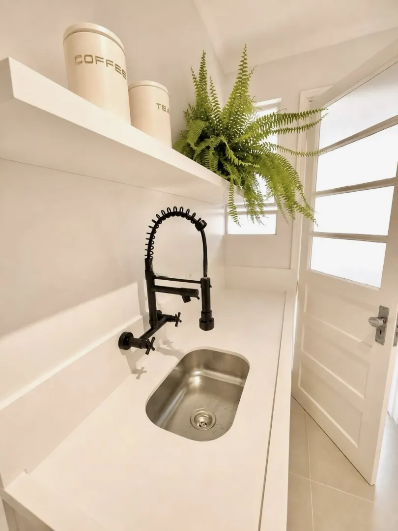 R$ 660.000 - APARTAMENTO - REFORMADO - 93M2 - 3 DORM - SU&Iacute;TE - ELEVADOR - 1 VAGA Rua Fernandes Vieira Porto Alegre - 