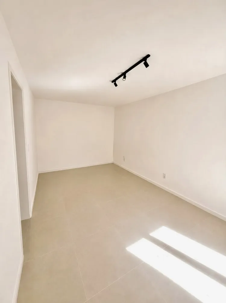 R$ 660.000 - APARTAMENTO - REFORMADO - 93M2 - 3 DORM - SU&Iacute;TE - ELEVADOR - 1 VAGA Rua Fernandes Vieira Porto Alegre - 