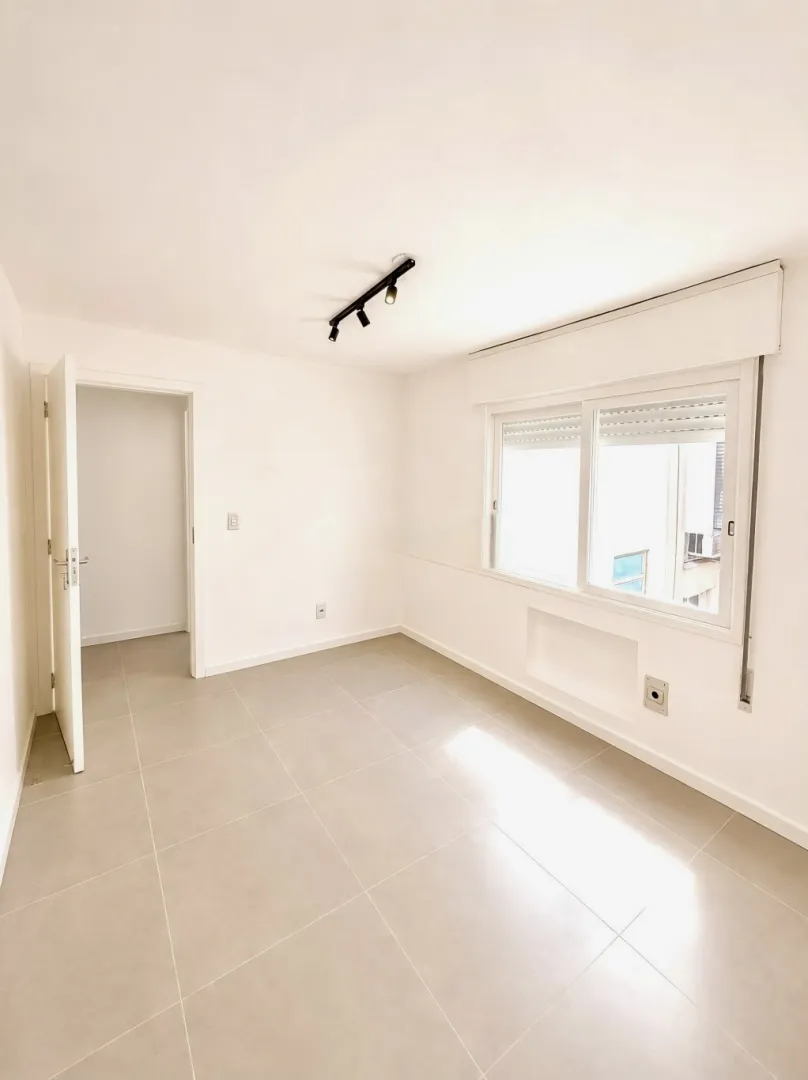 R$ 660.000 - APARTAMENTO - REFORMADO - 93M2 - 3 DORM - SU&Iacute;TE - ELEVADOR - 1 VAGA Rua Fernandes Vieira Porto Alegre - 