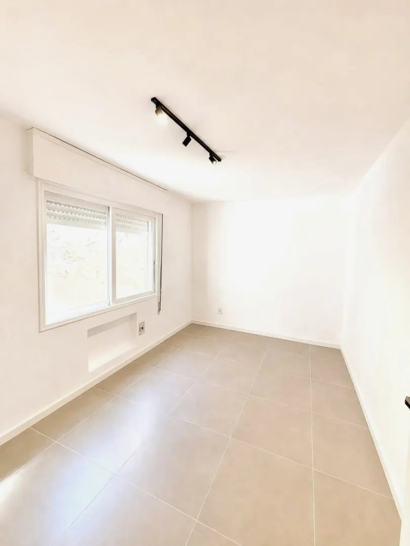 R$ 660.000 - APARTAMENTO - REFORMADO - 93M2 - 3 DORM - SU&Iacute;TE - ELEVADOR - 1 VAGA Rua Fernandes Vieira Porto Alegre - 