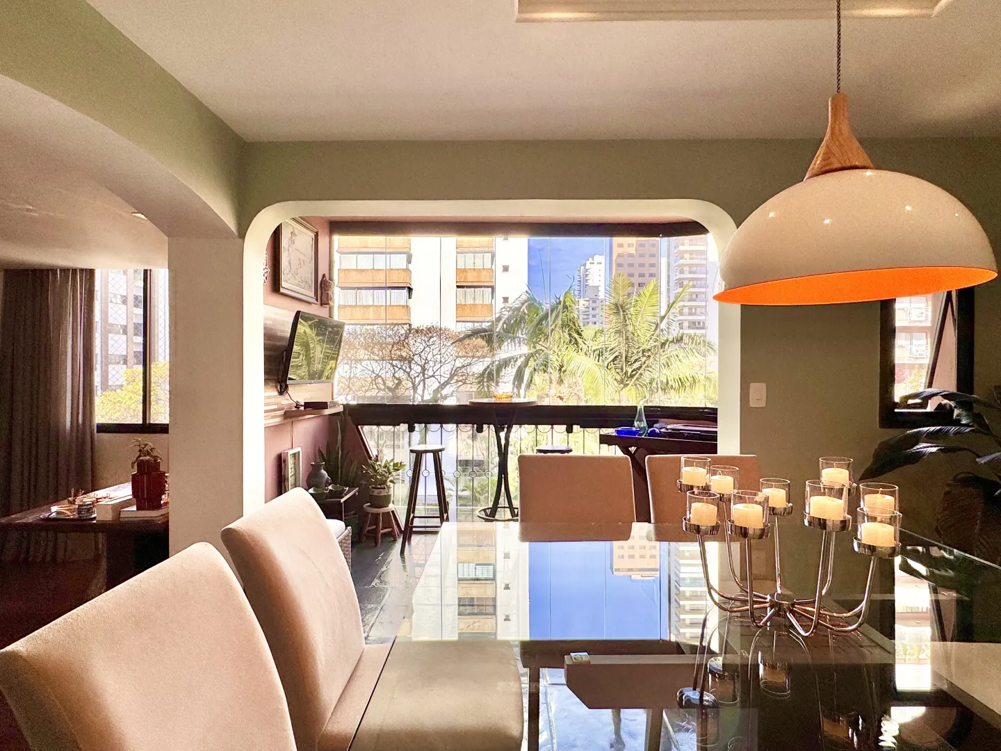 ALUGO APARTAMENTO 217M&sup2; MOBILIADO MOEMA &ndash; 1 POR ANDAR, 3 QUARTOS (1 SU&Iacute;TE) E 4 VAGAS Alameda dos Anapurus São Paulo - 