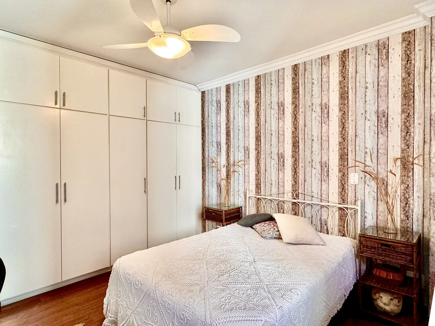 ALUGO APARTAMENTO 217M&sup2; MOBILIADO MOEMA &ndash; 1 POR ANDAR, 3 QUARTOS (1 SU&Iacute;TE) E 4 VAGAS Alameda dos Anapurus São Paulo - 