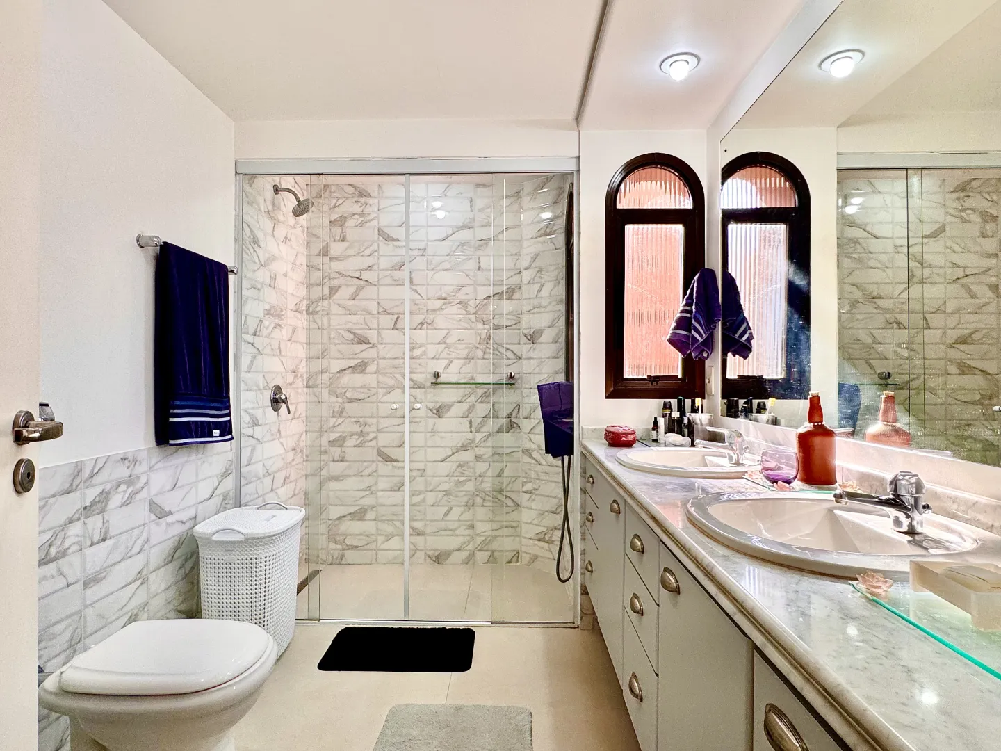ALUGO APARTAMENTO 217M&sup2; MOBILIADO MOEMA &ndash; 1 POR ANDAR, 3 QUARTOS (1 SU&Iacute;TE) E 4 VAGAS Alameda dos Anapurus São Paulo - 