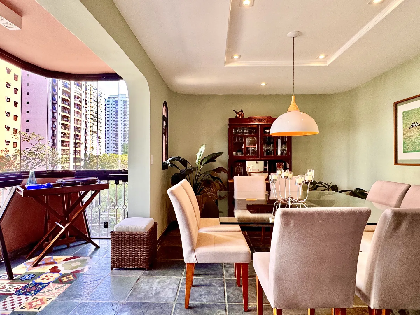 ALUGO APARTAMENTO 217M&sup2; MOBILIADO MOEMA &ndash; 1 POR ANDAR, 3 QUARTOS (1 SU&Iacute;TE) E 4 VAGAS Alameda dos Anapurus São Paulo - 