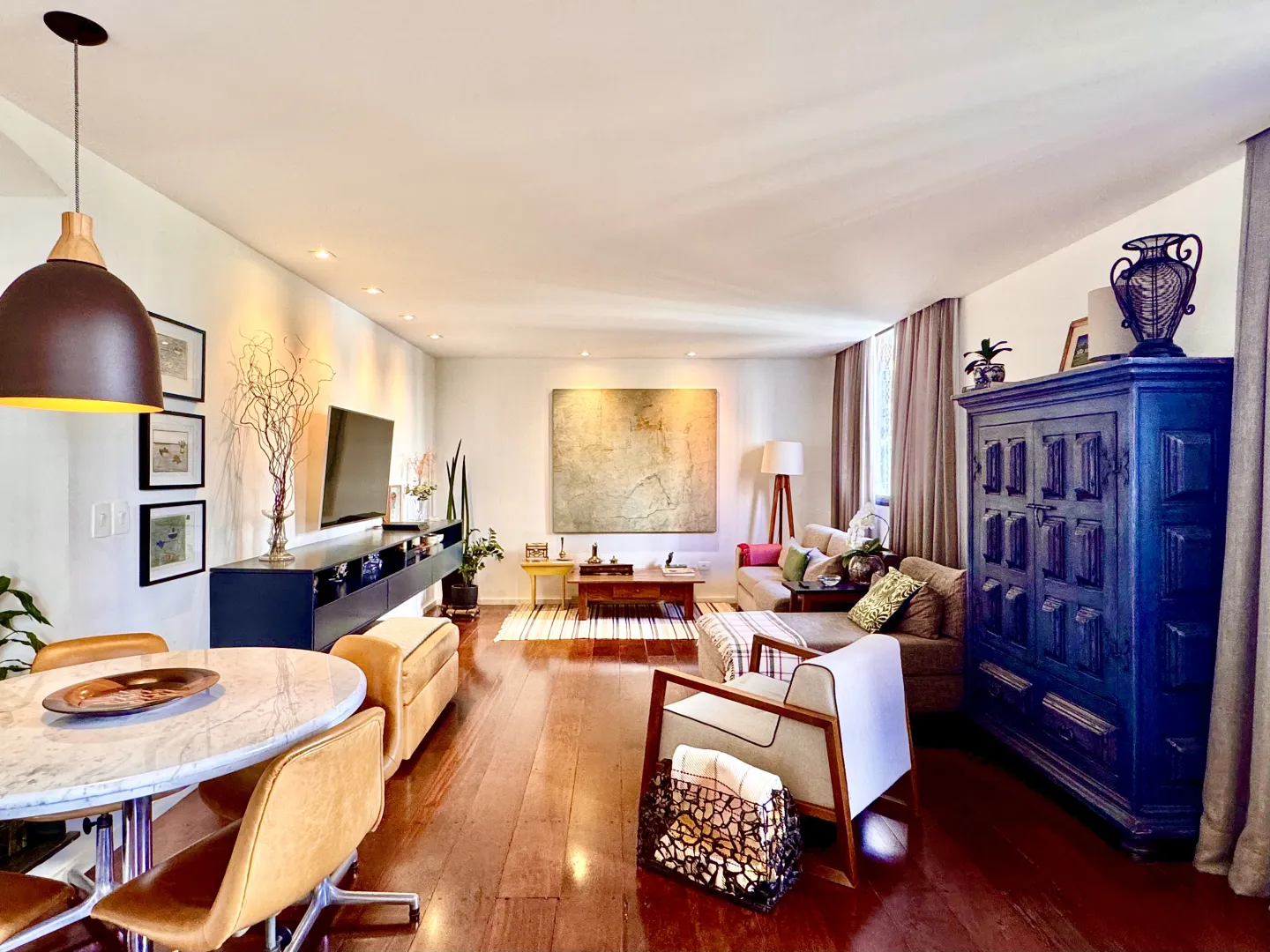 ALUGO APARTAMENTO 217M&sup2; MOBILIADO MOEMA &ndash; 1 POR ANDAR, 3 QUARTOS (1 SU&Iacute;TE) E 4 VAGAS Alameda dos Anapurus São Paulo - 