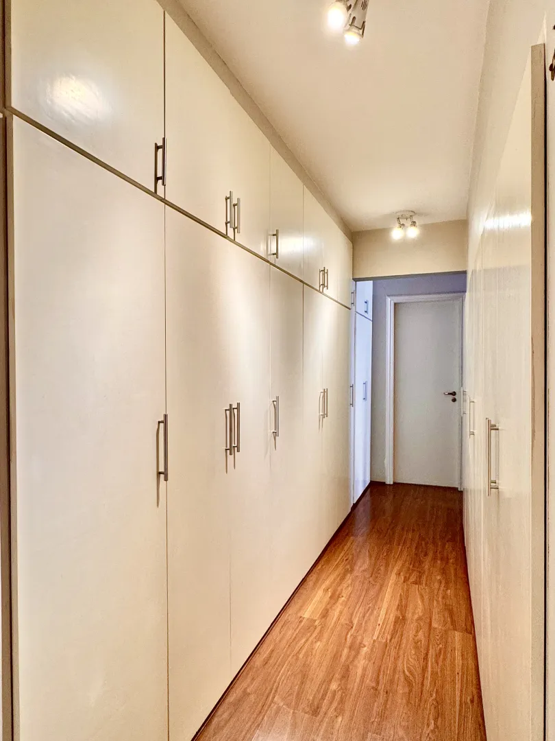 ALUGO APARTAMENTO 217M&sup2; MOBILIADO MOEMA &ndash; 1 POR ANDAR, 3 QUARTOS (1 SU&Iacute;TE) E 4 VAGAS Alameda dos Anapurus São Paulo - 
