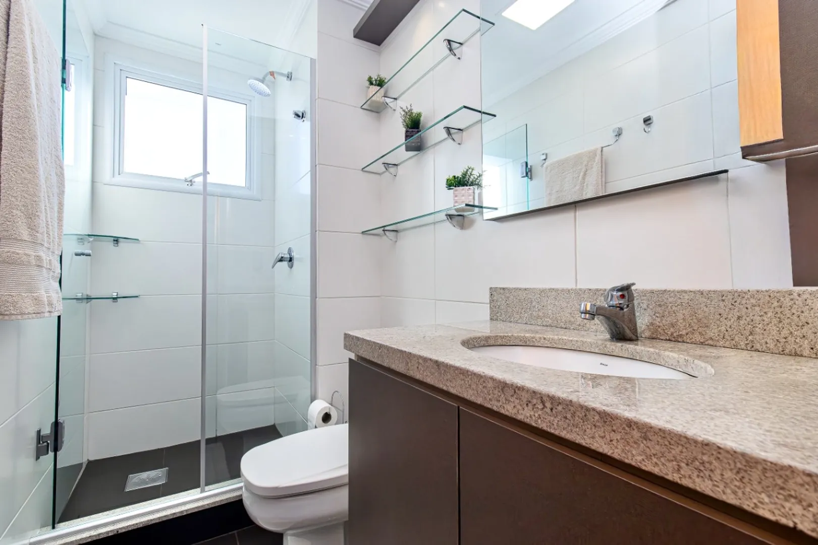 R$ 925.000 - LIND&Iacute;SSIMO APARTAMENTO - 74M2 - 2 DORM - SU&Iacute;TE - 1 VAGA - INFRA Rua Eudoro Berlink Porto Alegre - 