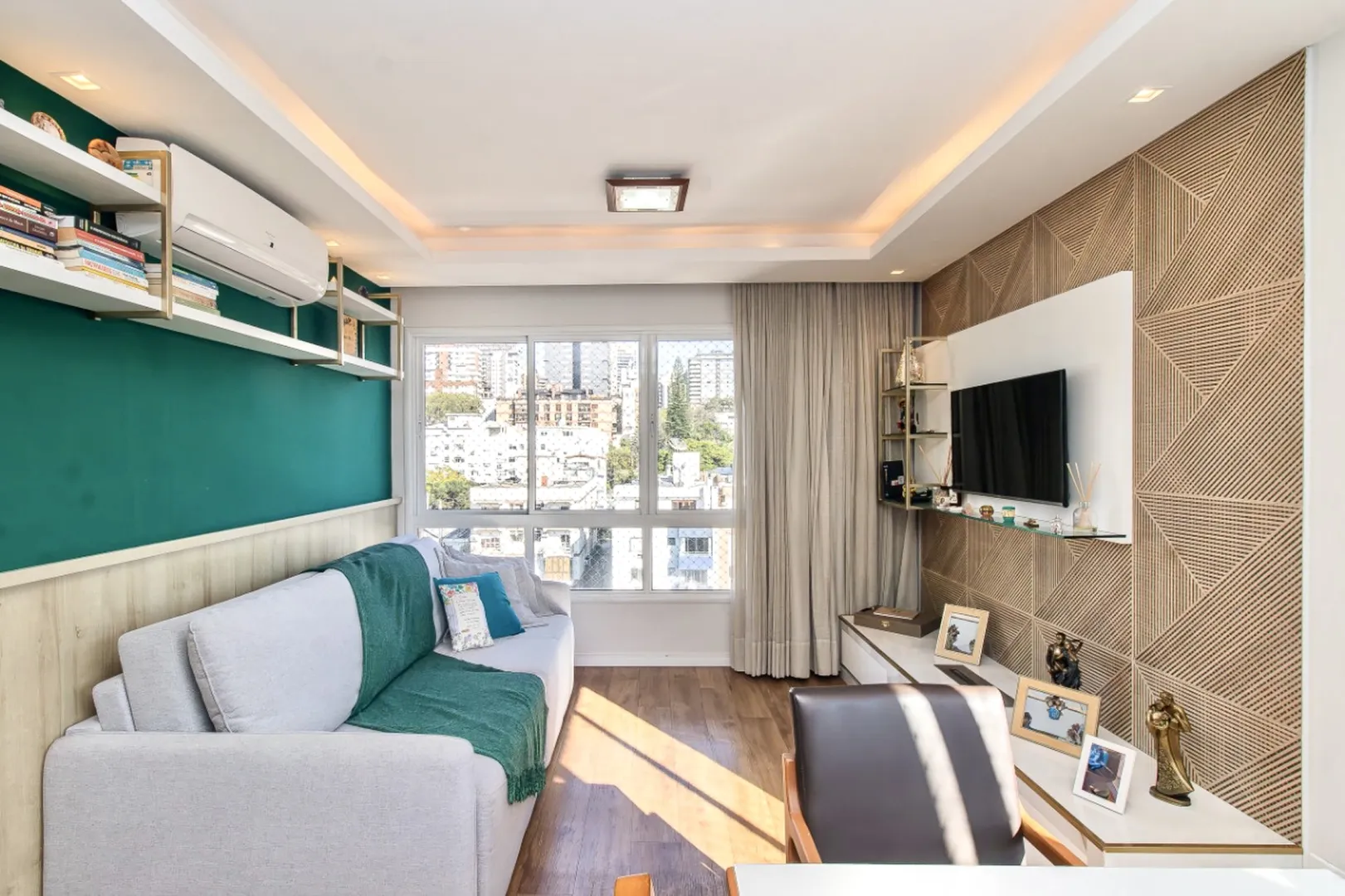 R$ 925.000 - LIND&Iacute;SSIMO APARTAMENTO - 74M2 - 2 DORM - SU&Iacute;TE - 1 VAGA - INFRA Rua Eudoro Berlink Porto Alegre - 