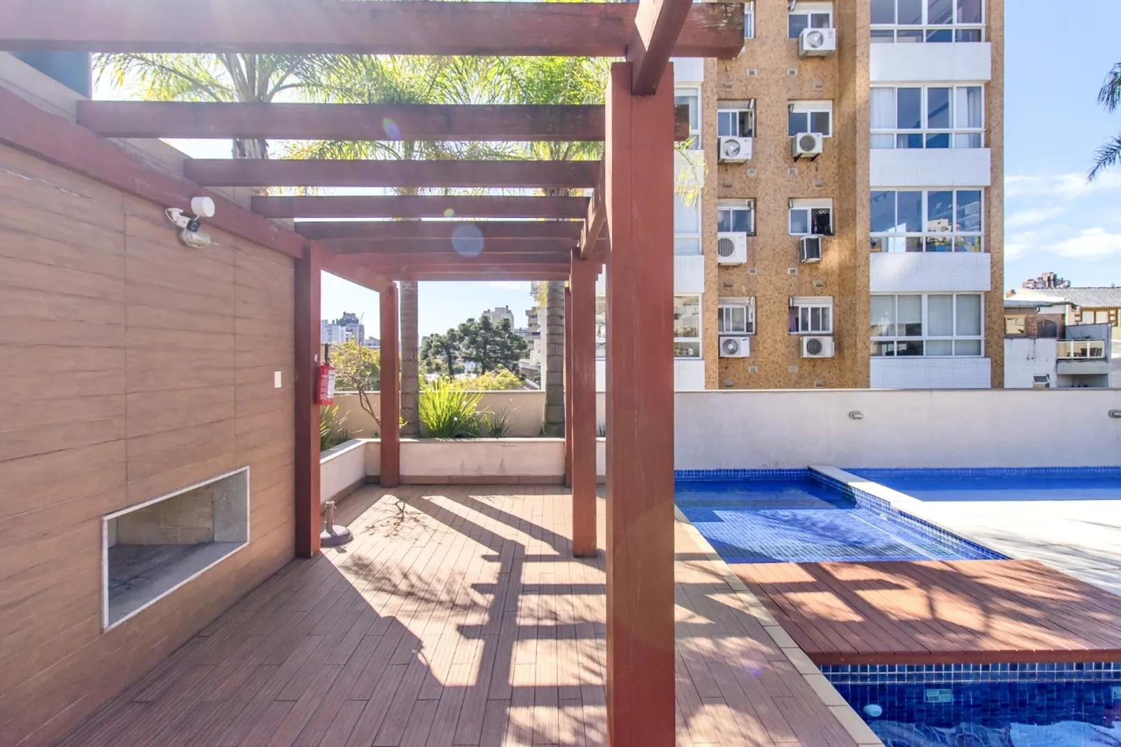 R$ 925.000 - LIND&Iacute;SSIMO APARTAMENTO - 74M2 - 2 DORM - SU&Iacute;TE - 1 VAGA - INFRA Rua Eudoro Berlink Porto Alegre - 