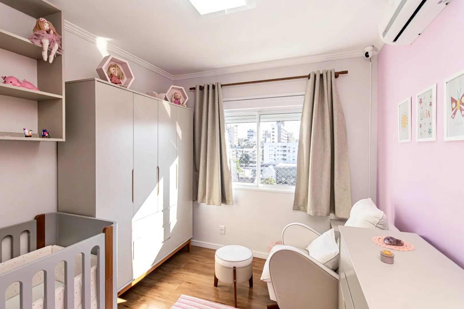 R$ 925.000 - LIND&Iacute;SSIMO APARTAMENTO - 74M2 - 2 DORM - SU&Iacute;TE - 1 VAGA - INFRA Rua Eudoro Berlink Porto Alegre - 