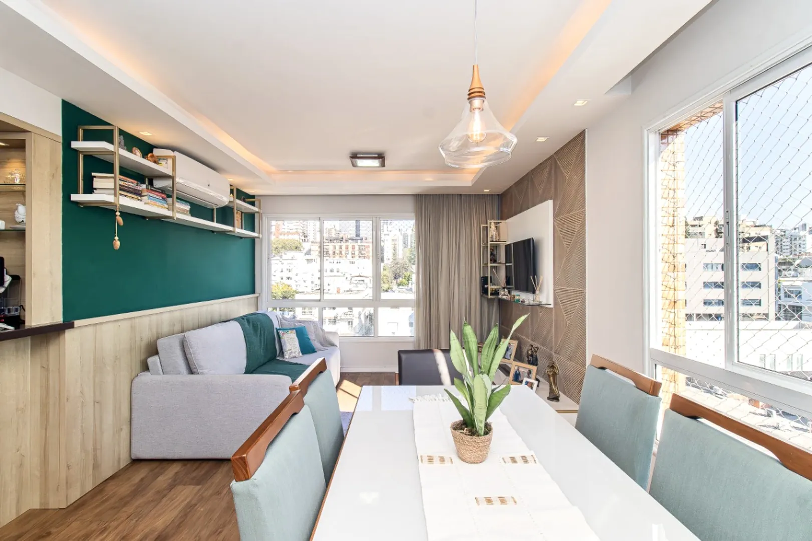 R$ 925.000 - LIND&Iacute;SSIMO APARTAMENTO - 74M2 - 2 DORM - SU&Iacute;TE - 1 VAGA - INFRA Rua Eudoro Berlink Porto Alegre - 