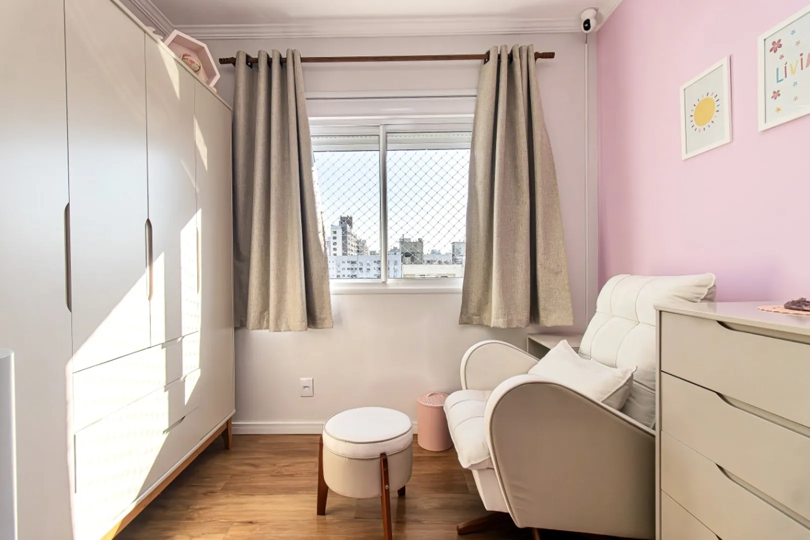 R$ 925.000 - LIND&Iacute;SSIMO APARTAMENTO - 74M2 - 2 DORM - SU&Iacute;TE - 1 VAGA - INFRA Rua Eudoro Berlink Porto Alegre - 