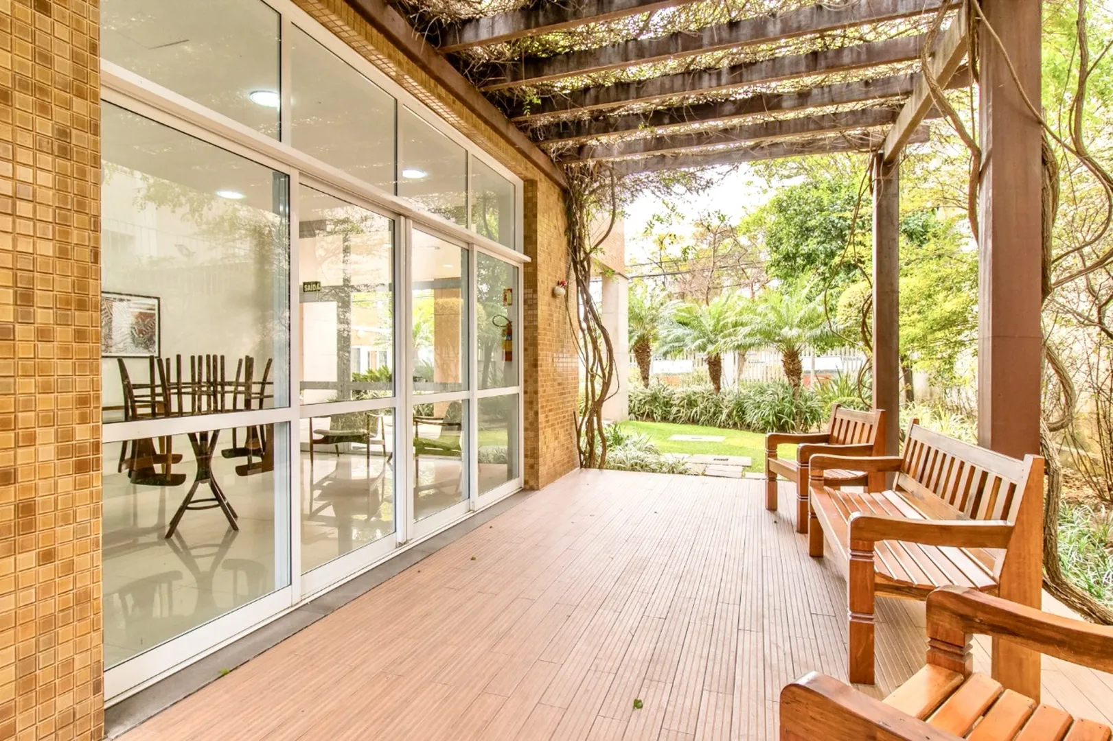 R$ 925.000 - LIND&Iacute;SSIMO APARTAMENTO - 74M2 - 2 DORM - SU&Iacute;TE - 1 VAGA - INFRA Rua Eudoro Berlink Porto Alegre - 
