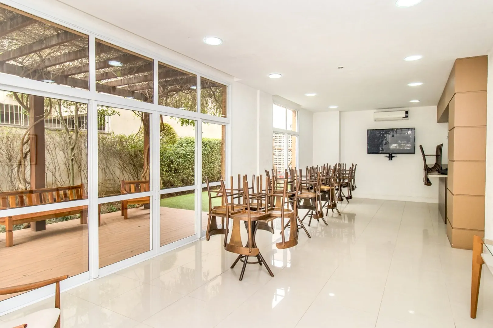R$ 925.000 - LIND&Iacute;SSIMO APARTAMENTO - 74M2 - 2 DORM - SU&Iacute;TE - 1 VAGA - INFRA Rua Eudoro Berlink Porto Alegre - 