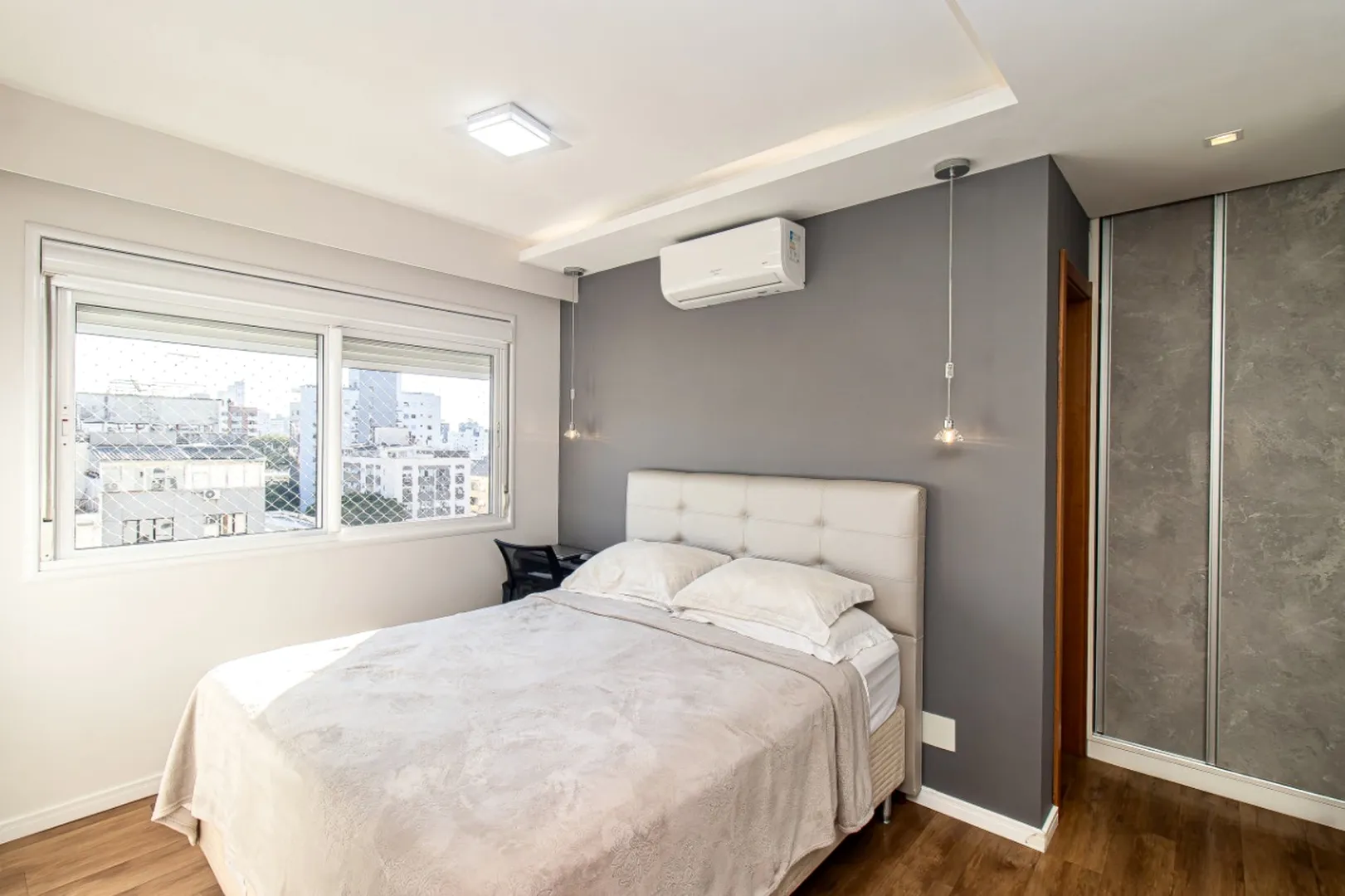 R$ 925.000 - LIND&Iacute;SSIMO APARTAMENTO - 74M2 - 2 DORM - SU&Iacute;TE - 1 VAGA - INFRA Rua Eudoro Berlink Porto Alegre - 