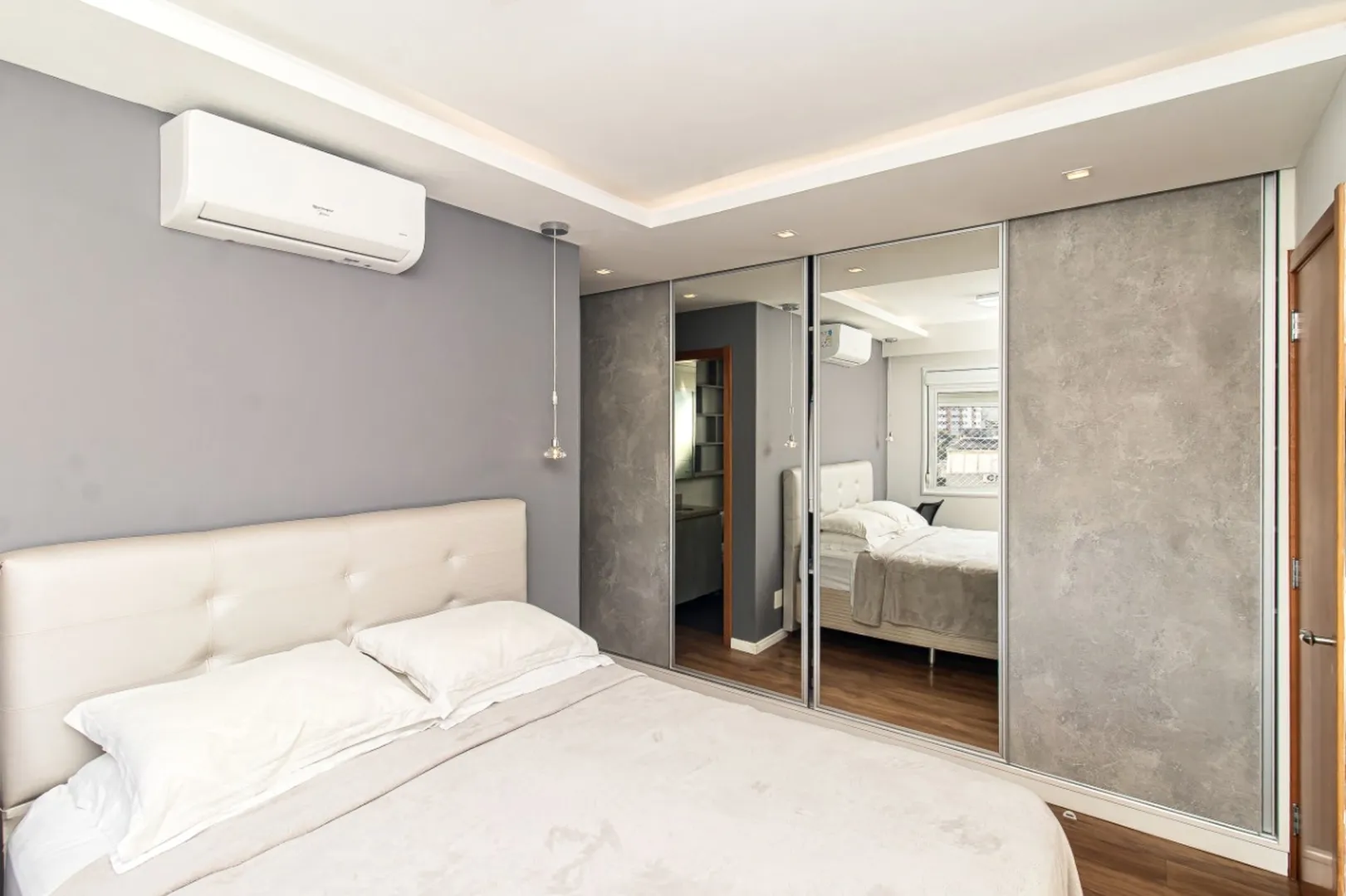 R$ 925.000 - LIND&Iacute;SSIMO APARTAMENTO - 74M2 - 2 DORM - SU&Iacute;TE - 1 VAGA - INFRA Rua Eudoro Berlink Porto Alegre - 