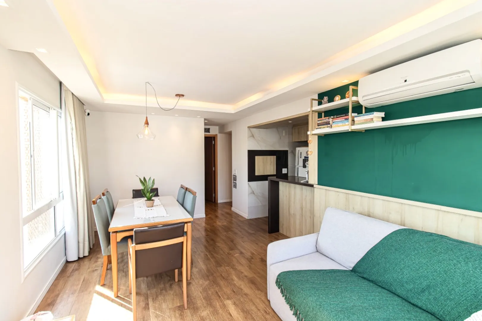 R$ 925.000 - LIND&Iacute;SSIMO APARTAMENTO - 74M2 - 2 DORM - SU&Iacute;TE - 1 VAGA - INFRA Rua Eudoro Berlink Porto Alegre - 
