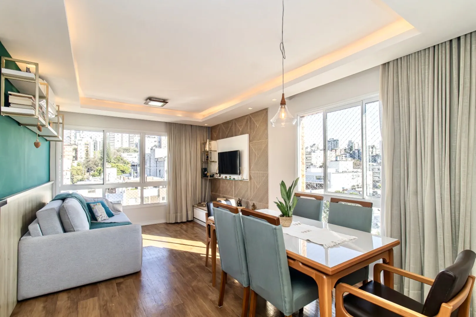 R$ 925.000 - LIND&Iacute;SSIMO APARTAMENTO - 74M2 - 2 DORM - SU&Iacute;TE - 1 VAGA - INFRA Rua Eudoro Berlink Porto Alegre - 