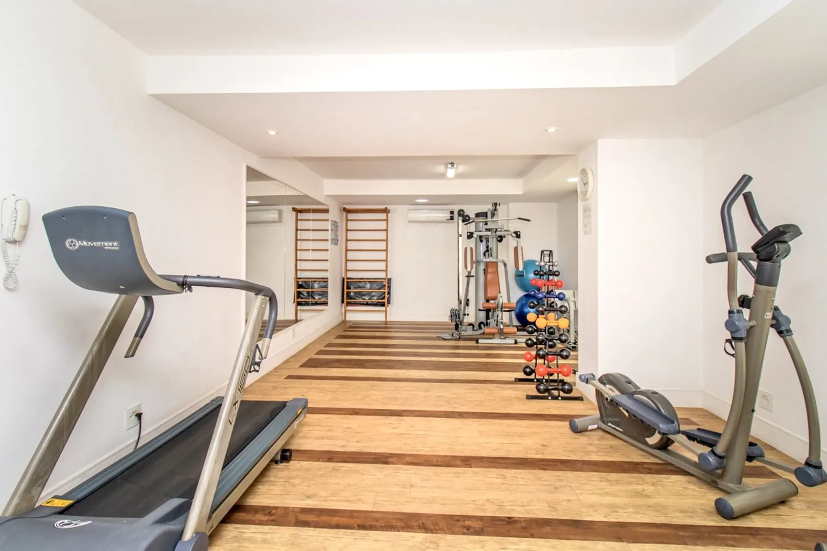 R$ 925.000 - LIND&Iacute;SSIMO APARTAMENTO - 74M2 - 2 DORM - SU&Iacute;TE - 1 VAGA - INFRA Rua Eudoro Berlink Porto Alegre - 