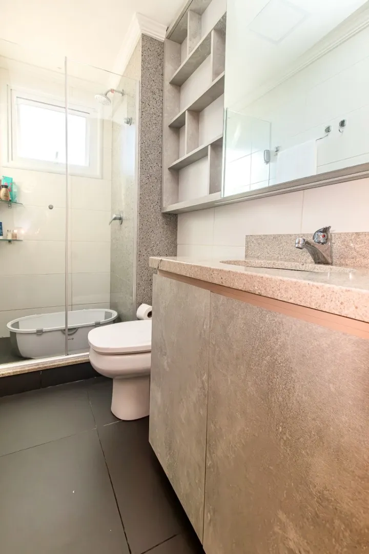 R$ 925.000 - LIND&Iacute;SSIMO APARTAMENTO - 74M2 - 2 DORM - SU&Iacute;TE - 1 VAGA - INFRA Rua Eudoro Berlink Porto Alegre - 