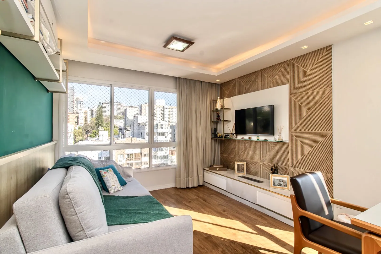 R$ 925.000 - LIND&Iacute;SSIMO APARTAMENTO - 74M2 - 2 DORM - SU&Iacute;TE - 1 VAGA - INFRA Rua Eudoro Berlink Porto Alegre - 