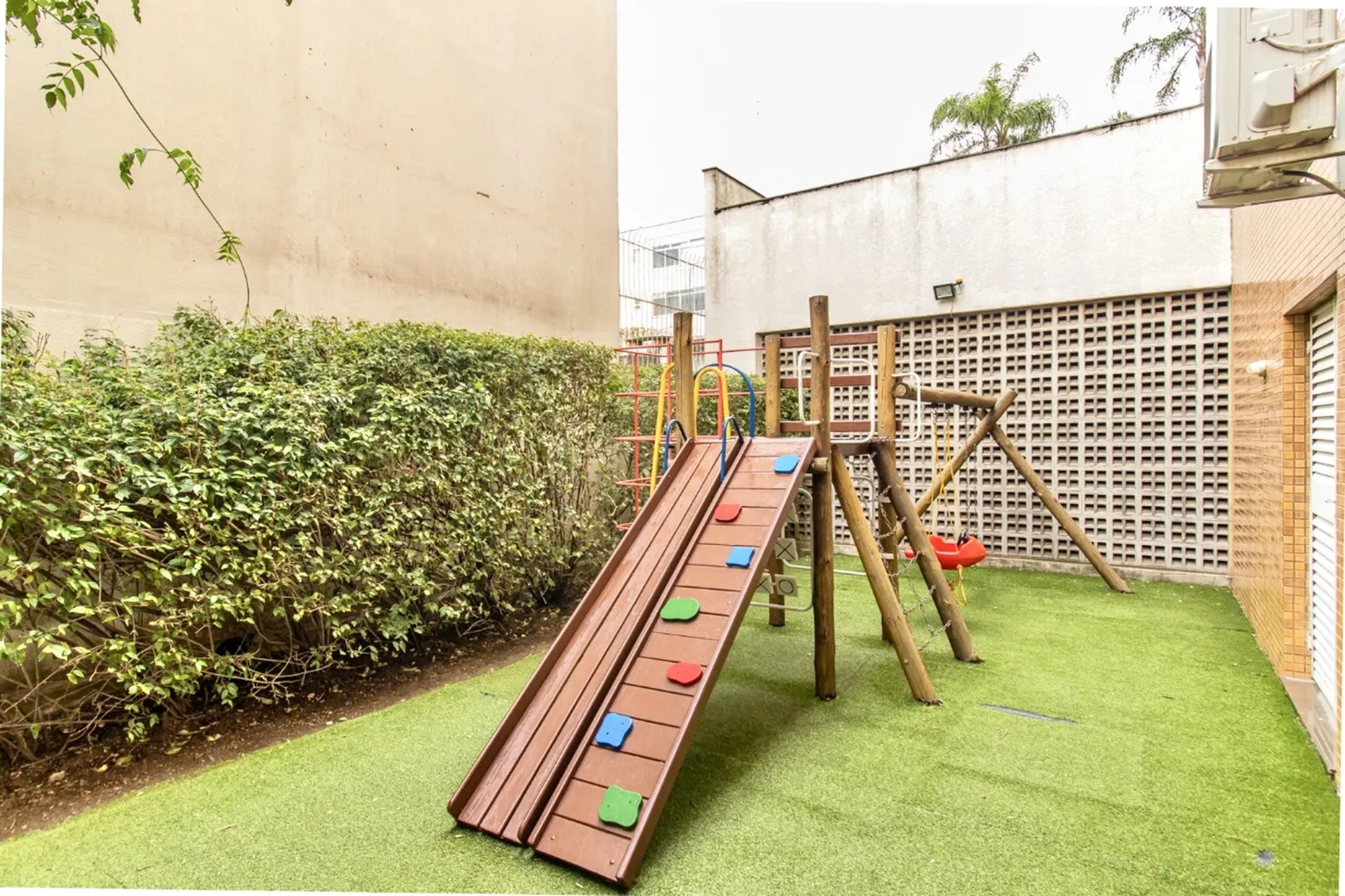 R$ 925.000 - LIND&Iacute;SSIMO APARTAMENTO - 74M2 - 2 DORM - SU&Iacute;TE - 1 VAGA - INFRA Rua Eudoro Berlink Porto Alegre - 