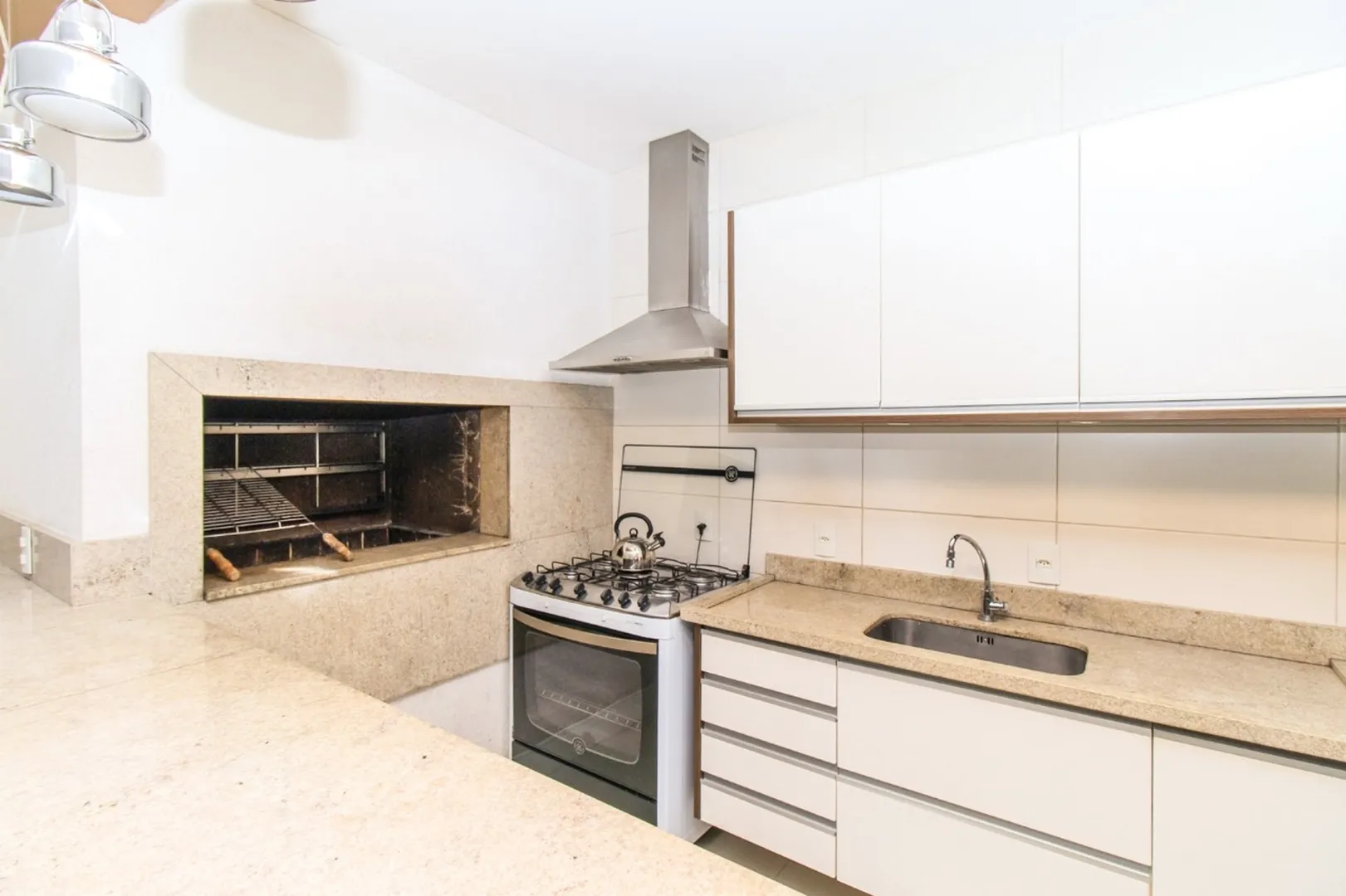 R$ 925.000 - LIND&Iacute;SSIMO APARTAMENTO - 74M2 - 2 DORM - SU&Iacute;TE - 1 VAGA - INFRA Rua Eudoro Berlink Porto Alegre - 
