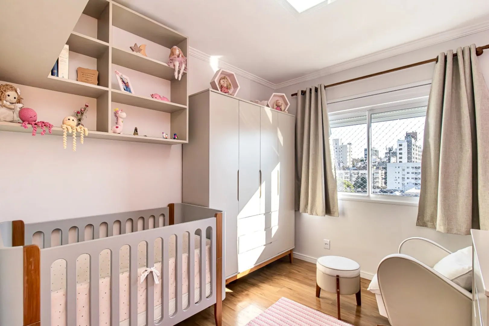 R$ 925.000 - LIND&Iacute;SSIMO APARTAMENTO - 74M2 - 2 DORM - SU&Iacute;TE - 1 VAGA - INFRA Rua Eudoro Berlink Porto Alegre - 