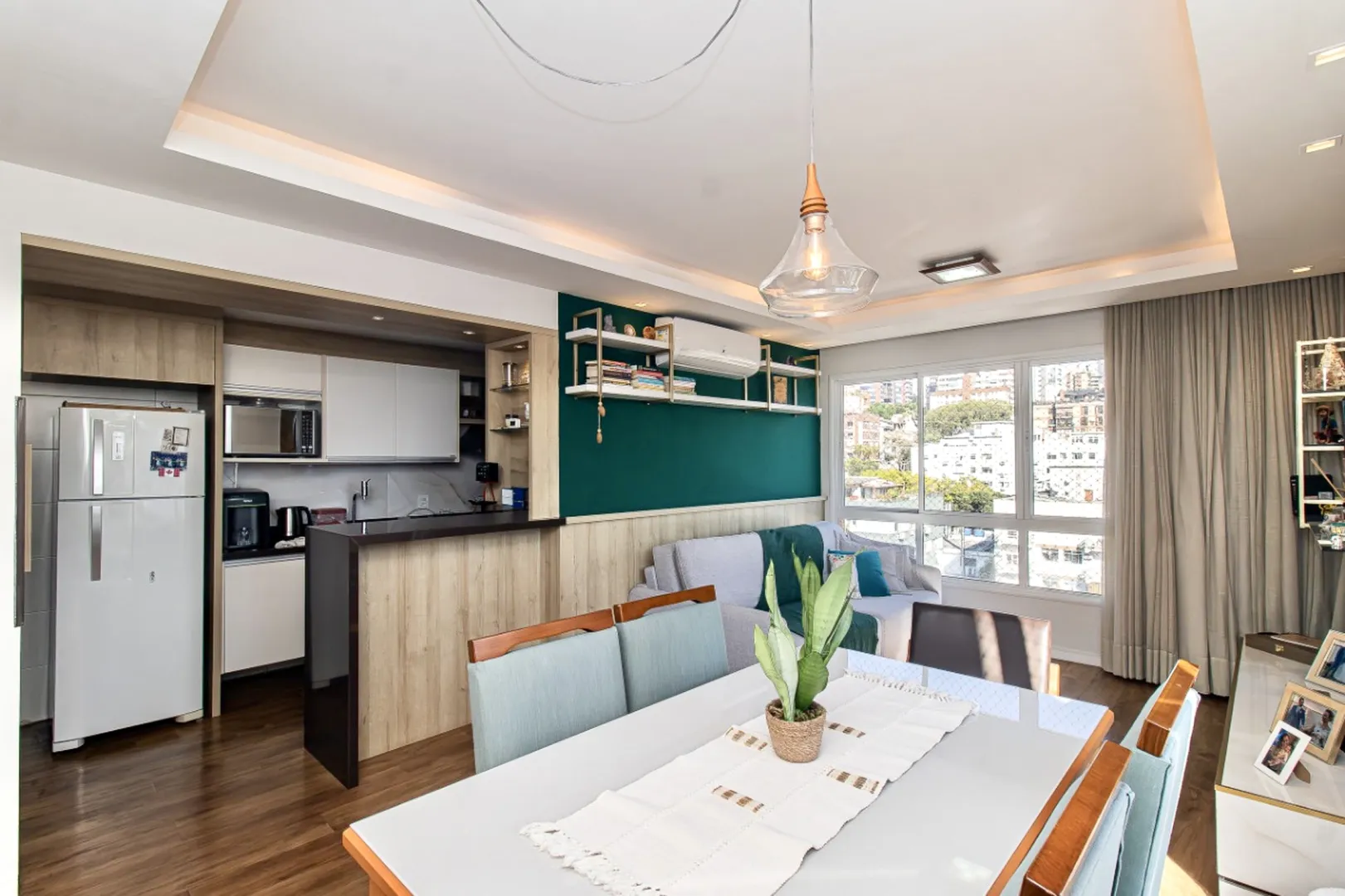R$ 925.000 - LIND&Iacute;SSIMO APARTAMENTO - 74M2 - 2 DORM - SU&Iacute;TE - 1 VAGA - INFRA Rua Eudoro Berlink Porto Alegre - 