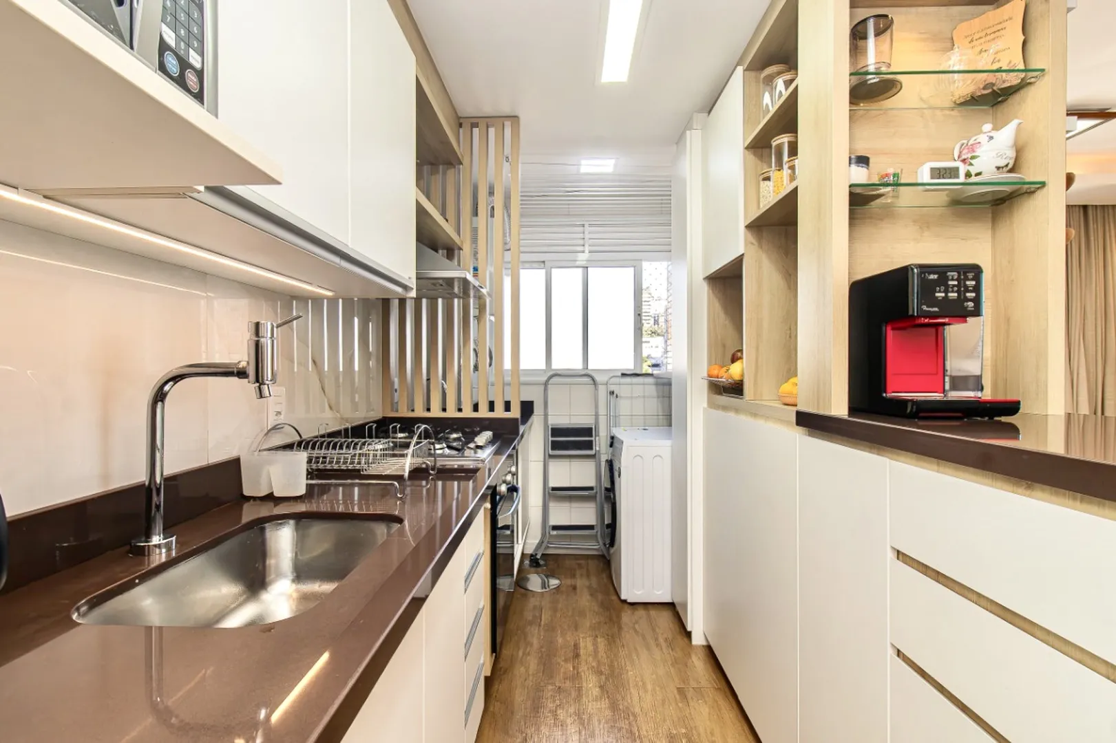 R$ 925.000 - LIND&Iacute;SSIMO APARTAMENTO - 74M2 - 2 DORM - SU&Iacute;TE - 1 VAGA - INFRA Rua Eudoro Berlink Porto Alegre - 