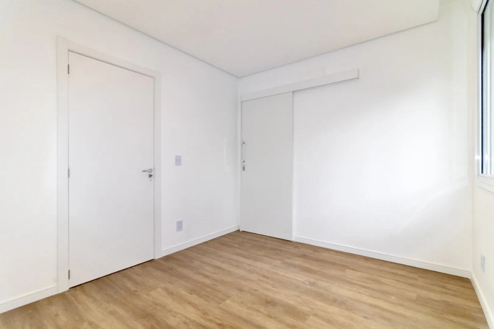 R$ 830.000 - BELO E MODERNO APARTAMENTO - 104M2 - 3 DORM  - 2 SU&Iacute;TES - 1 VAGA Rua Álvares Machado Porto Alegre - 