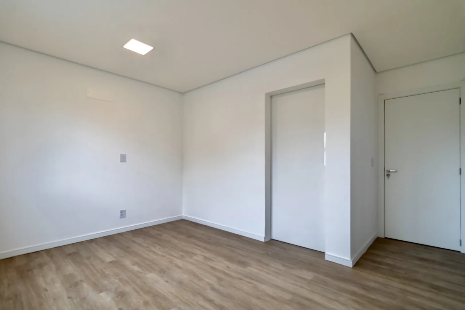 R$ 830.000 - BELO E MODERNO APARTAMENTO - 104M2 - 3 DORM  - 2 SU&Iacute;TES - 1 VAGA Rua Álvares Machado Porto Alegre - 