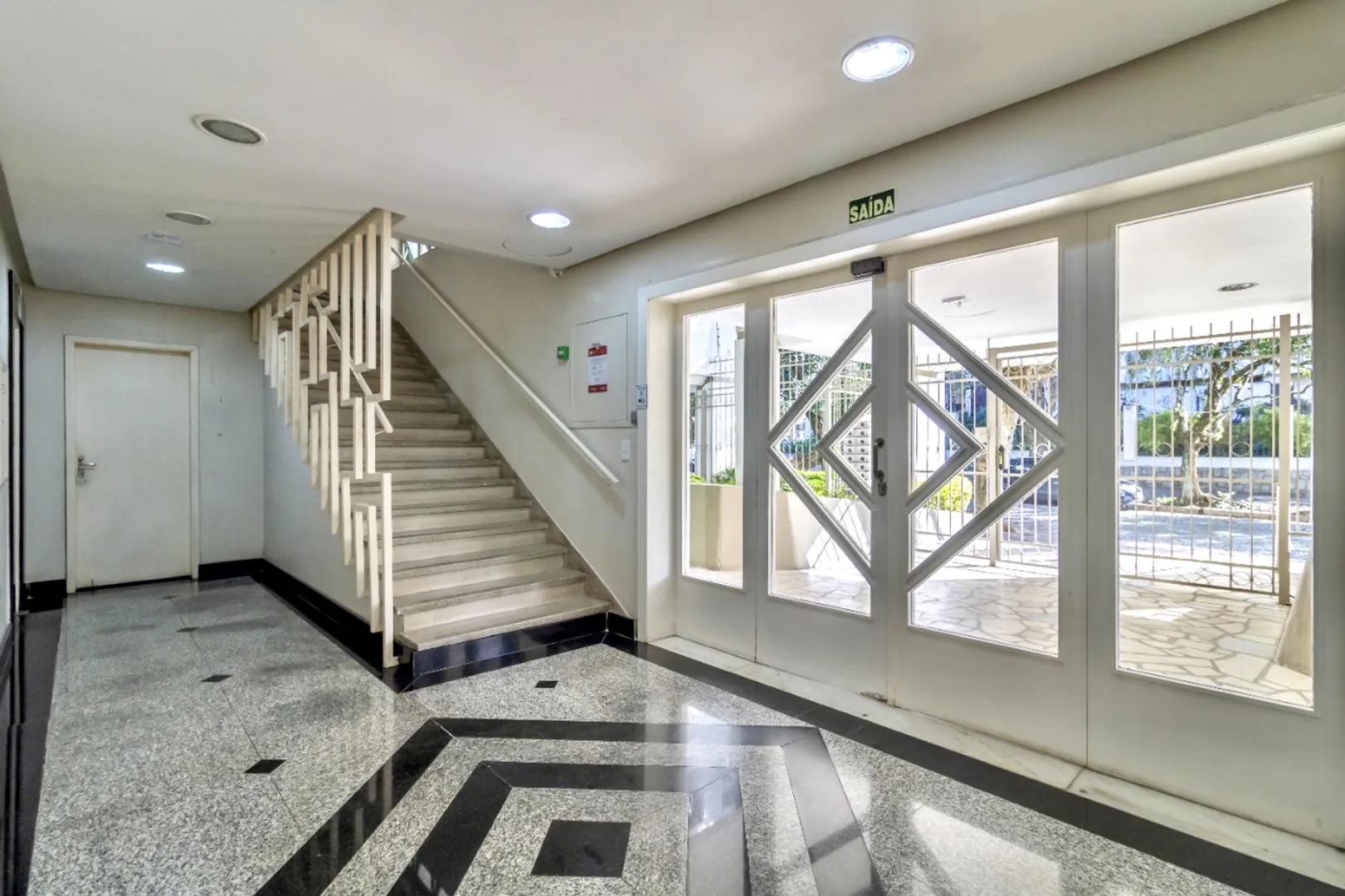 R$ 830.000 - BELO E MODERNO APARTAMENTO - 104M2 - 3 DORM  - 2 SU&Iacute;TES - 1 VAGA Rua Álvares Machado Porto Alegre - 