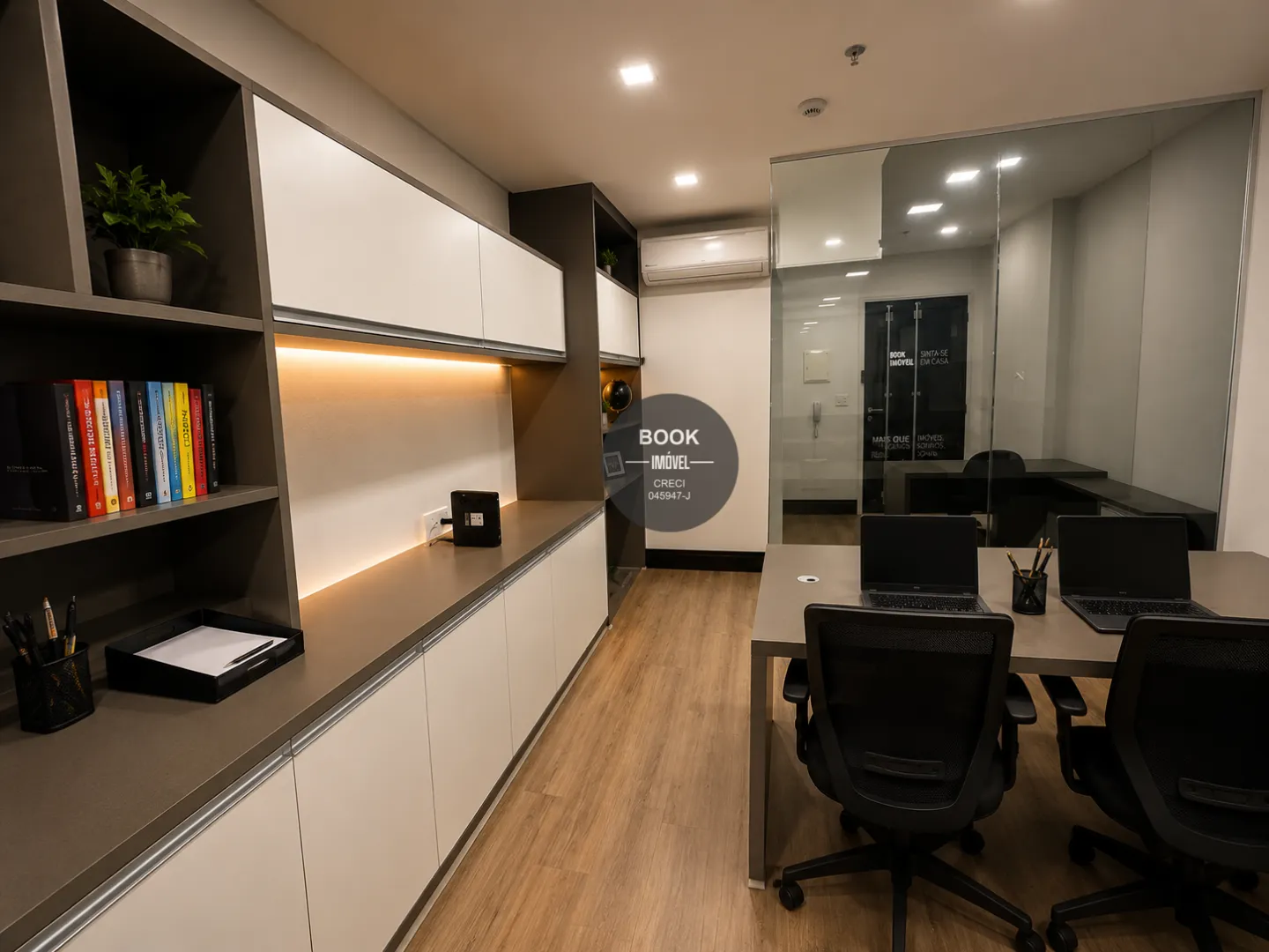 Sala Comercial Mobiliada 42 m&sup2; com Vaga em edf Corporativo &ndash; Pronta para Trabalhar Praça Lions Clube Santos - 