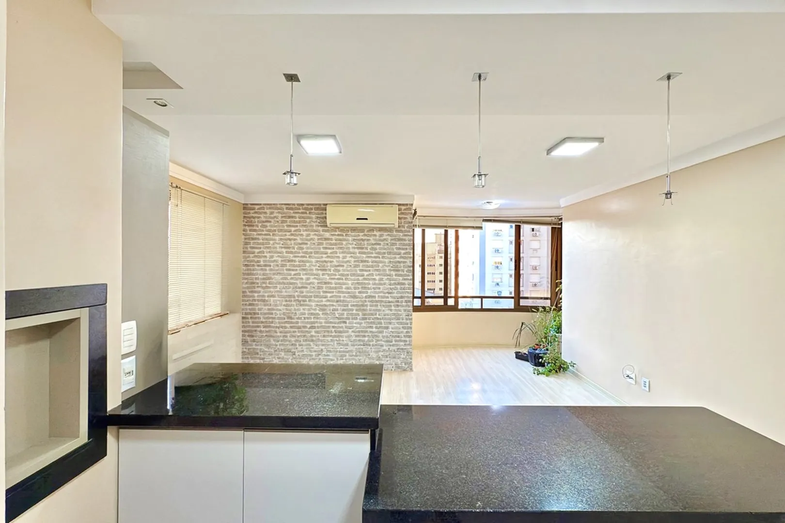 R$ 580.000 - BELO APARTAMENTO - 70M2 - 2 DORM - SU&Iacute;TE - SACADA - VISTA - 2 VAGAS - INFRA Rua Corrêa Lima Porto Alegre - 