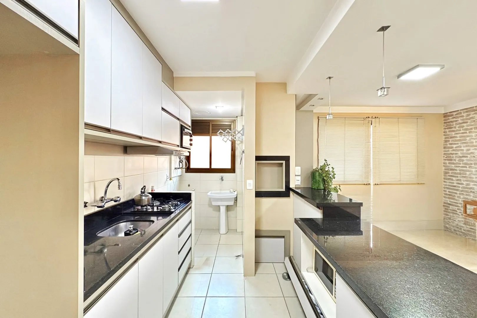 R$ 580.000 - BELO APARTAMENTO - 70M2 - 2 DORM - SU&Iacute;TE - SACADA - VISTA - 2 VAGAS - INFRA Rua Corrêa Lima Porto Alegre - 