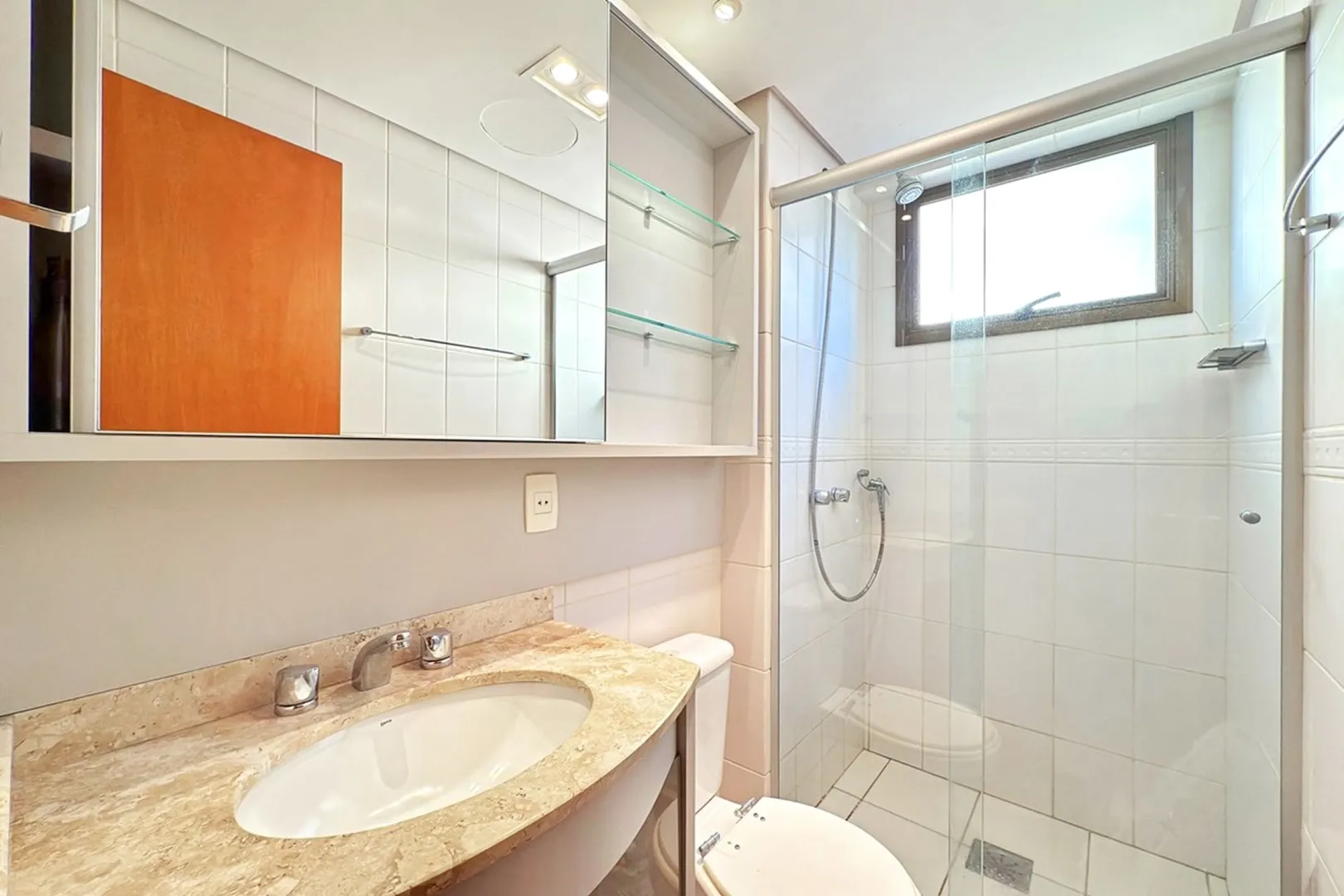 R$ 580.000 - BELO APARTAMENTO - 70M2 - 2 DORM - SU&Iacute;TE - SACADA - VISTA - 2 VAGAS - INFRA Rua Corrêa Lima Porto Alegre - 