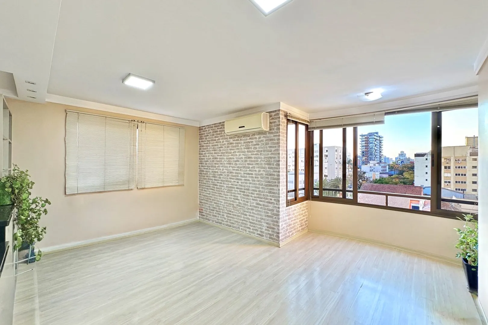 R$ 580.000 - BELO APARTAMENTO - 70M2 - 2 DORM - SU&Iacute;TE - SACADA - VISTA - 2 VAGAS - INFRA Rua Corrêa Lima Porto Alegre - 