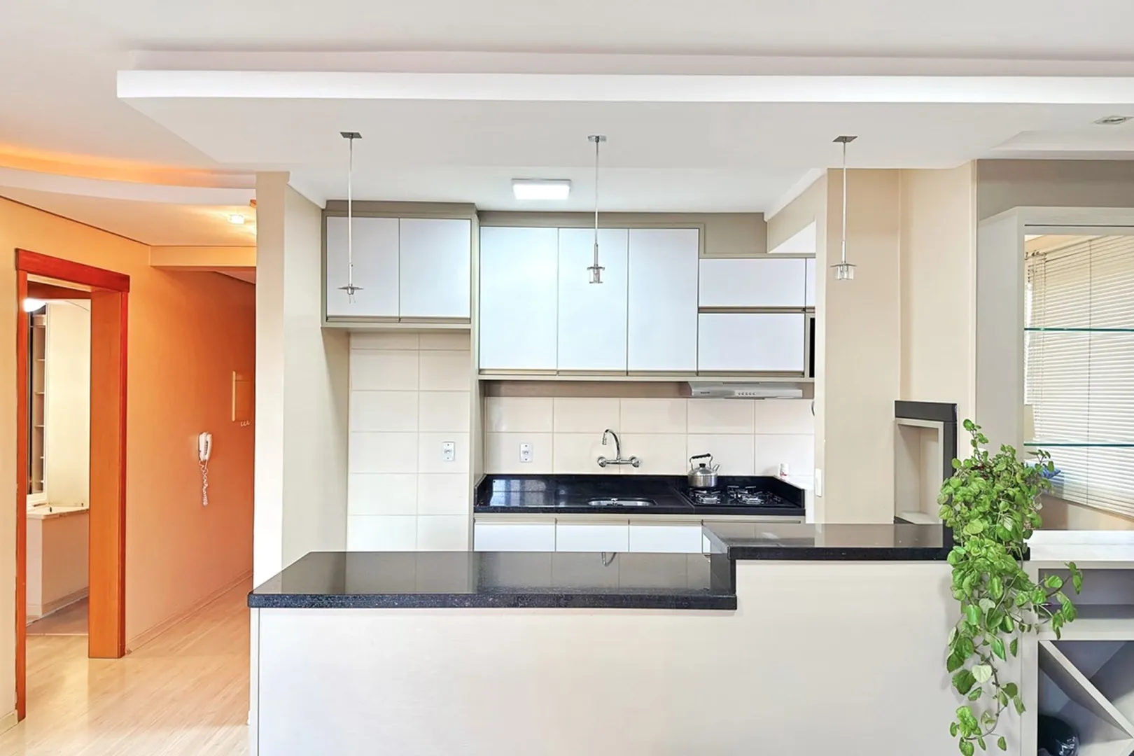R$ 580.000 - BELO APARTAMENTO - 70M2 - 2 DORM - SU&Iacute;TE - SACADA - VISTA - 2 VAGAS - INFRA Rua Corrêa Lima Porto Alegre - 
