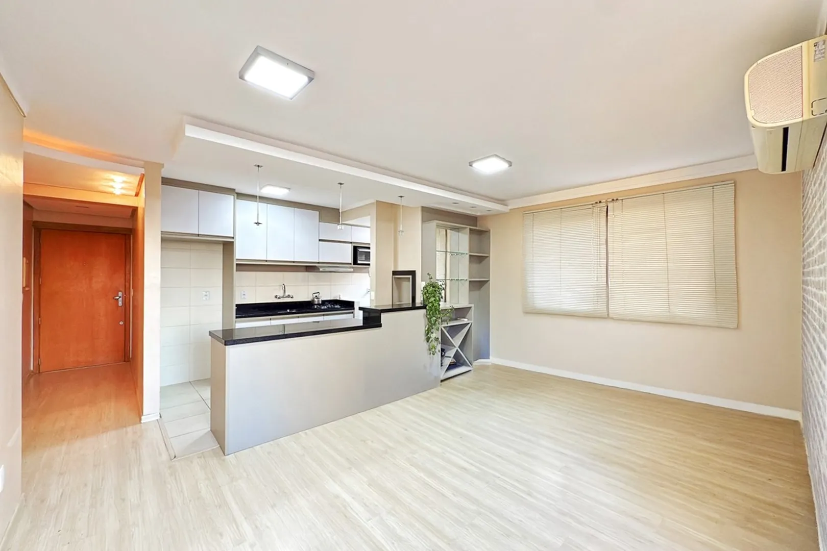 R$ 580.000 - BELO APARTAMENTO - 70M2 - 2 DORM - SU&Iacute;TE - SACADA - VISTA - 2 VAGAS - INFRA Rua Corrêa Lima Porto Alegre - 