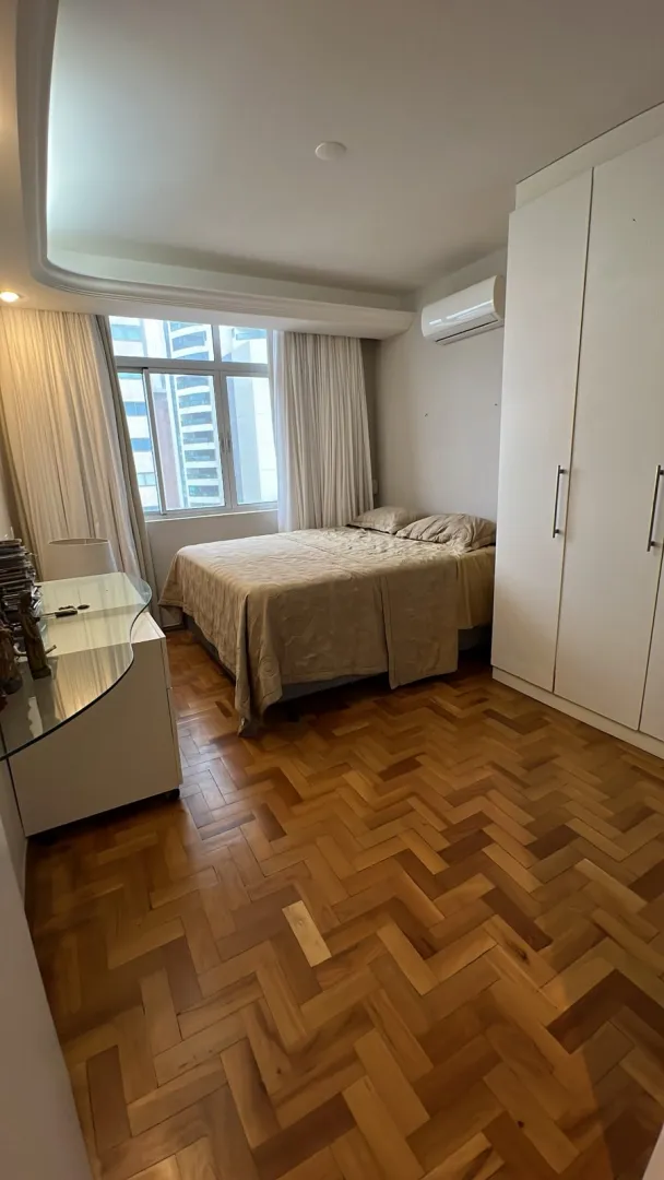 Apartamento &agrave; venda com 202 m&sup2; | 4 quartos sendo 1 su&iacute;te | Varanda | 2 vagas Avenida Boa Viagem Recife - 